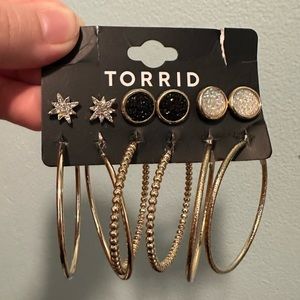 Torrid earrings set